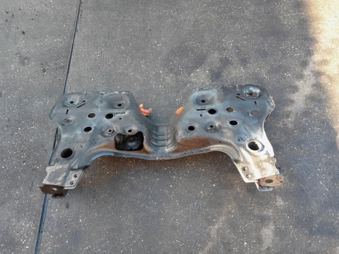 Subframe van een Fiat Tipo (356S) 1.4 16V 2016