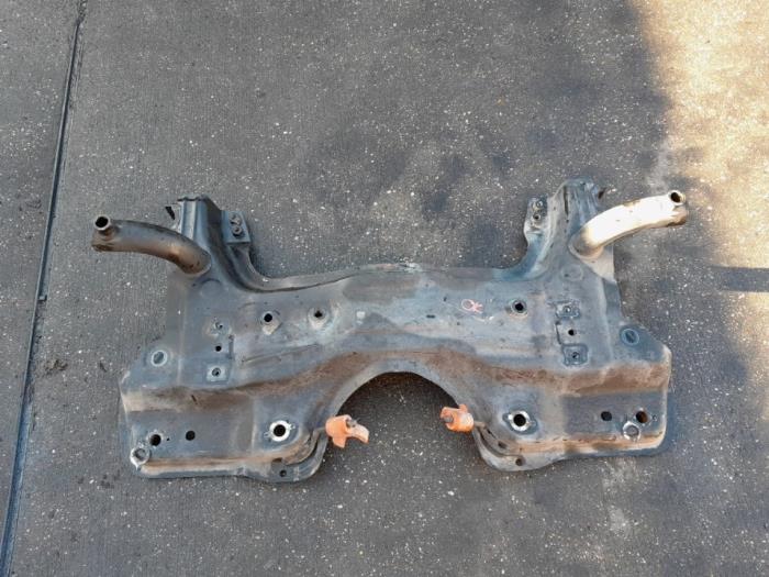 Subframe van een Fiat Tipo (356S) 1.4 16V 2016