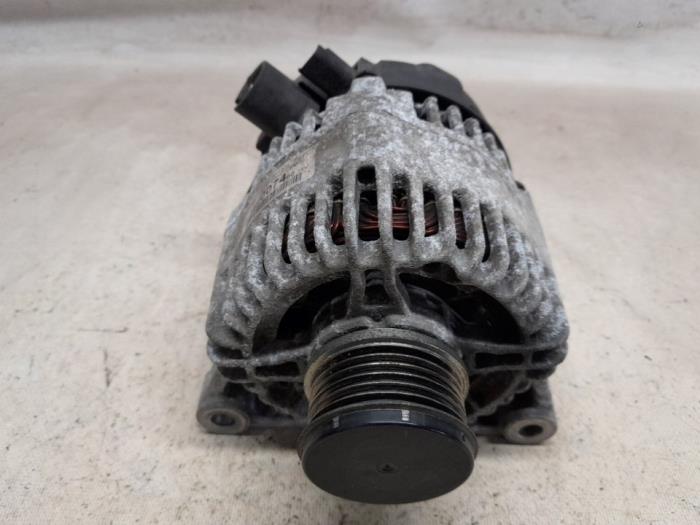 Gebruikte Dynamo Peugeot 208 I (CA/CC/CK/CL) 1.2 Vti 12V PureTech 82 Prijs € 36,75 Margeregeling aangeboden door Reclycar De Boer BV