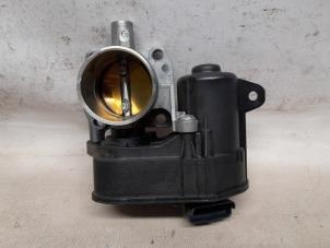 Gebruikte Gasklephuis Citroen C3 (SX/SW) 1.2 Vti 12V PureTech Prijs € 68,25 Margeregeling aangeboden door Reclycar De Boer BV