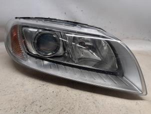 Gebruikte Rechter Koplamp Volvo V70 (BW) 2.0 D4 16V Prijs € 367,50 Margeregeling aangeboden door Reclycar De Boer BV