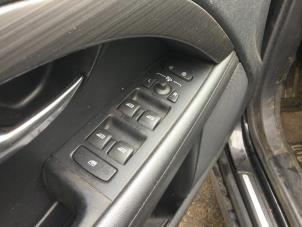 Gebruikte Raam schakelaar elektrisch Volvo V70 (BW) 2.0 D4 16V Prijs € 15,75 Margeregeling aangeboden door Reclycar De Boer BV