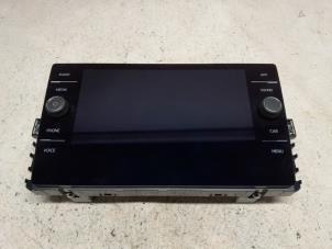 Gebruikte Display Multi Media regelunit Volkswagen Golf VII (AUA) 1.5 TGI Evo 16V Prijs € 183,75 Margeregeling aangeboden door Reclycar De Boer BV