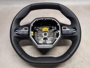 Gebruikte Stuurwiel Peugeot 208 II (UB/UH/UP) 1.2 Vti 12V PureTech 100 Prijs € 78,75 Margeregeling aangeboden door Reclycar De Boer BV
