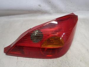 Gebruikte Achterlicht rechts Opel Tigra Twin Top 1.4 16V Prijs € 68,25 Margeregeling aangeboden door Reclycar De Boer BV