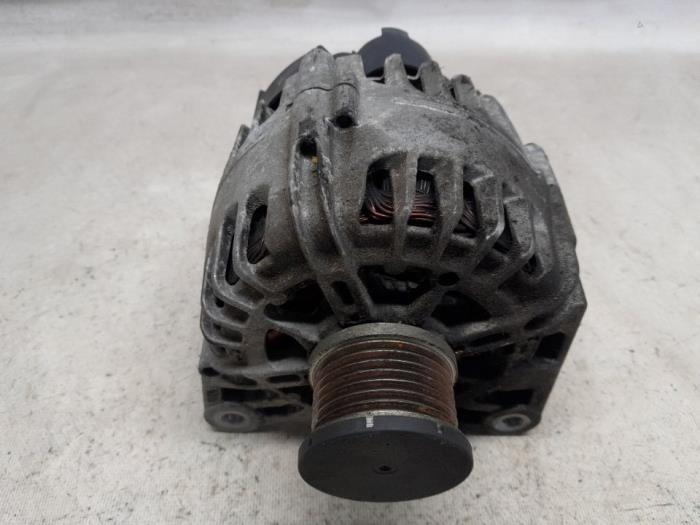 Gebruikte Dynamo Renault Scénic III (JZ) 1.2 16V TCe 115 Energy Prijs € 63,00 Margeregeling aangeboden door Reclycar De Boer BV