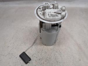 Gebruikte Tank element Pomp Renault Scénic III (JZ) 1.2 16V TCe 115 Energy Prijs € 42,00 Margeregeling aangeboden door Reclycar De Boer BV