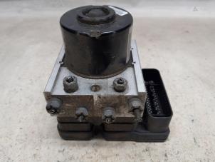 Gebruikte ABS Pomp Renault Twingo II (CN) 1.2 16V Prijs € 52,50 Margeregeling aangeboden door Reclycar De Boer BV