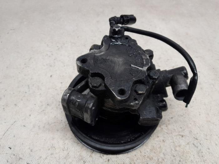 Gebruikte Servopomp Mercedes C (W203) 2.2 C-200 CDI 16V Prijs € 31,50 Margeregeling aangeboden door Reclycar De Boer BV
