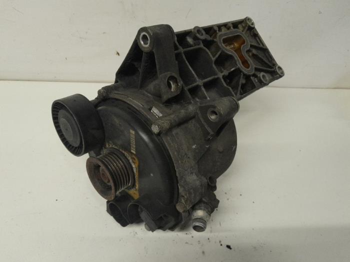 Gebruikte Dynamo BMW 7 serie (E65/E66/E67) 735i,Li 3.6 V8 32V Prijs € 78,75 Margeregeling aangeboden door Reclycar De Boer BV