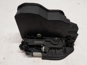 Gebruikte Slotmechaniek Portier 4Deurs links-voor BMW 1 serie (F20) 116i 1.6 16V Prijs € 26,25 Margeregeling aangeboden door Reclycar De Boer BV