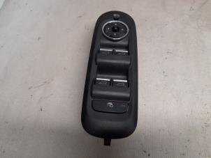 Gebruikte Ruit schakelaar elektrisch Ford S-Max (GBW) 1.6 EcoBoost 16V Prijs € 63,00 Margeregeling aangeboden door Reclycar De Boer BV