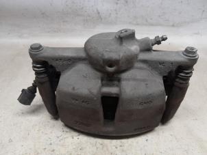 Gebruikte Remklauw (Tang) links-voor Seat Alhambra (7N) 2.0 TDI 16V Prijs € 52,50 Margeregeling aangeboden door Reclycar De Boer BV