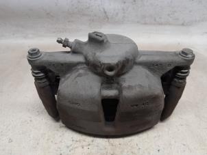 Gebruikte Remklauw (Tang) rechts-voor Seat Alhambra (7N) 2.0 TDI 16V Prijs € 52,50 Margeregeling aangeboden door Reclycar De Boer BV