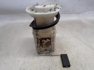 Gebruikte Tank element Pomp Volkswagen Golf V (1K1) 1.4 16V Prijs € 26,25 Margeregeling aangeboden door Reclycar De Boer BV
