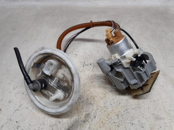 Gebruikte Tank element Pomp BMW 7 serie (E65/E66/E67) 735i,Li 3.6 V8 32V Prijs € 105,00 Margeregeling aangeboden door Reclycar De Boer BV