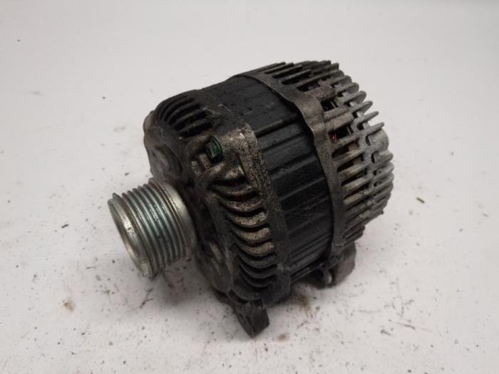 Gebruikte Dynamo Renault Scénic III (JZ) 1.5 dCi 105 Prijs € 42,00 Margeregeling aangeboden door Reclycar De Boer BV