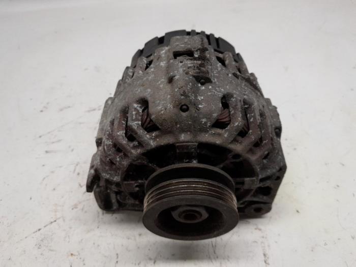 Gebruikte Dynamo Renault Clio II (BB/CB) 1.2 16V Prijs € 26,25 Margeregeling aangeboden door Reclycar De Boer BV