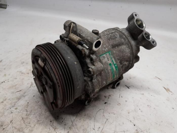 Gebruikte Aircopomp Renault Clio II (BB/CB) 1.2 16V Prijs € 31,50 Margeregeling aangeboden door Reclycar De Boer BV