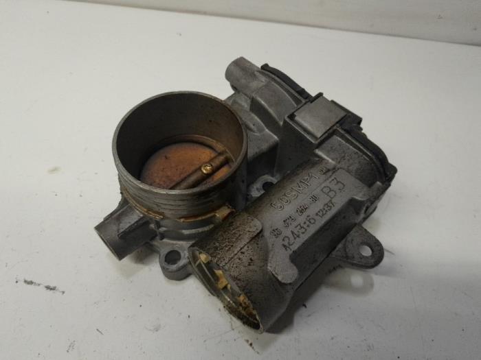 Gebruikte Gasklephuis Peugeot 207/207+ (WA/WC/WM) 1.4 16V Prijs € 42,00 Margeregeling aangeboden door Reclycar De Boer BV