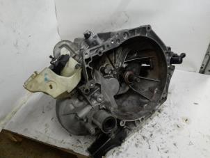 Gebruikte Versnellingsbak Citroen C4 Cactus (0B/0P) 1.6 Blue Hdi 100 Prijs € 525,00 Margeregeling aangeboden door Reclycar De Boer BV