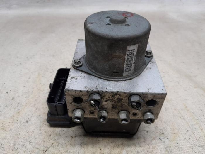 Gebruikte ABS Pomp Ford Mondeo IV Wagon 2.3 16V Prijs € 36,75 Margeregeling aangeboden door Reclycar De Boer BV