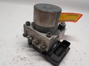 Gebruikte ABS Pomp Renault Master III (ML) 2.3 dCi 16V Prijs € 105,00 Margeregeling aangeboden door Reclycar De Boer BV