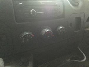 Gebruikte Kachel Bedieningspaneel Renault Master III (ML) 2.3 dCi 16V Prijs € 36,75 Margeregeling aangeboden door Reclycar De Boer BV