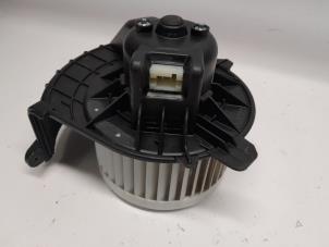 Gebruikte Chaufage Ventilatiemotor Renault Master III (ML) 2.3 dCi 16V Prijs € 36,75 Margeregeling aangeboden door Reclycar De Boer BV