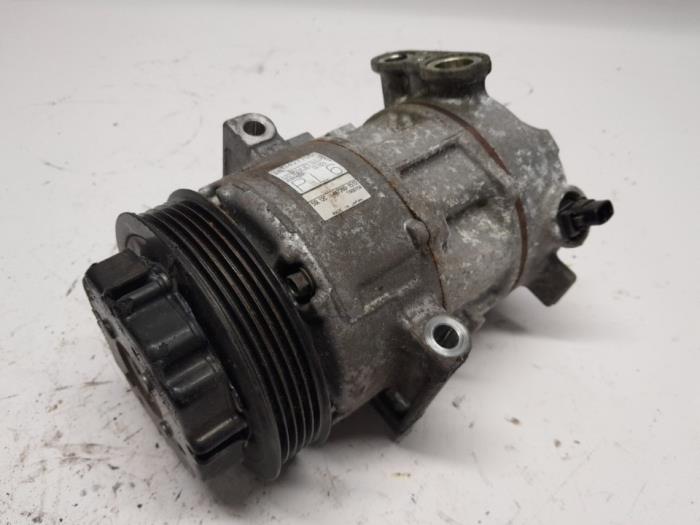 Gebruikte Aircopomp Opel Corsa E 1.0 SIDI Turbo 12V Prijs € 105,00 Margeregeling aangeboden door Reclycar De Boer BV