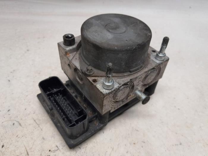 Gebruikte ABS Pomp Fiat Grande Punto (199) 1.4 Prijs € 39,90 Margeregeling aangeboden door Reclycar De Boer BV