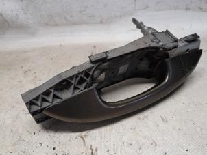 Gebruikte Deurgreep 4Deurs links-voor Seat Alhambra (7N) 2.0 TDI 16V Prijs € 26,25 Margeregeling aangeboden door Reclycar De Boer BV