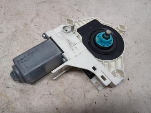 Gebruikte Motor electrisch raam Seat Alhambra (7N) 2.0 TDI 16V Prijs € 26,25 Margeregeling aangeboden door Reclycar De Boer BV