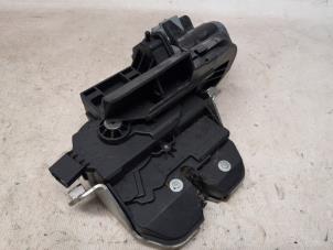 Gebruikte Sluithulpmotor achterklep Seat Alhambra (7N) 2.0 TDI 16V Prijs € 105,00 Margeregeling aangeboden door Reclycar De Boer BV