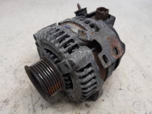 Gebruikte Dynamo Toyota Avensis Verso (M20) 2.0 16V VVT-i D-4 Prijs € 42,00 Margeregeling aangeboden door Reclycar De Boer BV