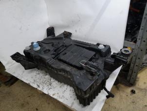 Gebruikte Adblue tank Peugeot 308 SW (L4/L9/LC/LJ/LR) 1.6 BlueHDi 120 Prijs € 420,00 Margeregeling aangeboden door Reclycar De Boer BV