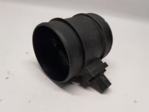 Gebruikte Luchthoeveelheidsmeter Opel Insignia 2.0 CDTI 16V 130 Ecotec Prijs € 26,25 Margeregeling aangeboden door Reclycar De Boer BV