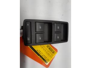 Gebruikte Raam schakelaar elektrisch Opel Insignia 2.0 CDTI 16V 130 Ecotec Prijs € 31,50 Margeregeling aangeboden door Reclycar De Boer BV