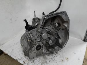 Gebruikte Versnellingsbak Dacia Duster (SR) 1.6 16V Prijs € 682,50 Margeregeling aangeboden door Reclycar De Boer BV