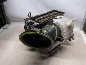 Gebruikte Chaufagebak Peugeot 208 I (CA/CC/CK/CL) 1.6 16V GTI Prijs € 183,75 Margeregeling aangeboden door Reclycar De Boer BV