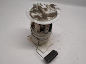 Gebruikte Tank element Pomp Dacia Duster (SR) 1.6 16V Prijs € 105,00 Margeregeling aangeboden door Reclycar De Boer BV