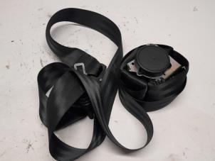 Gebruikte Veiligheidsgordel midden-achter Dacia Duster (SR) 1.6 16V Prijs € 105,00 Margeregeling aangeboden door Reclycar De Boer BV