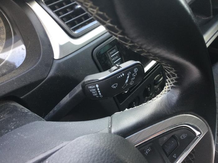 Combischakelaar Stuurkolom van een Skoda Rapid 1.2 TSI 16V 2015