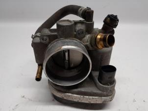 Gebruikte Gasklephuis Opel Astra H Twin Top (L67) 1.6 16V Prijs € 52,50 Margeregeling aangeboden door Reclycar De Boer BV