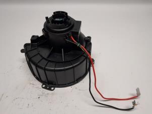 Gebruikte Kachel Ventilatiemotor Opel Astra H Twin Top (L67) 1.6 16V Prijs € 36,75 Margeregeling aangeboden door Reclycar De Boer BV