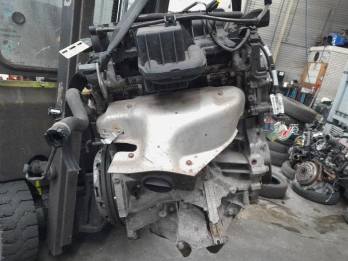 Gebruikte Motor Renault Laguna III Estate (KT) 2.0 16V Prijs € 945,00 Margeregeling aangeboden door Reclycar De Boer BV