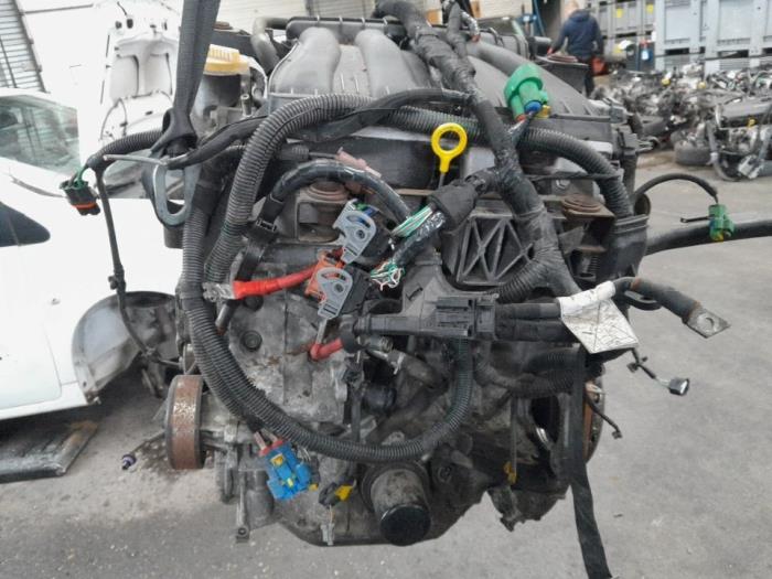 Gebruikte Motor Renault Laguna III Estate (KT) 2.0 16V Prijs € 735,00 Margeregeling aangeboden door Reclycar De Boer BV