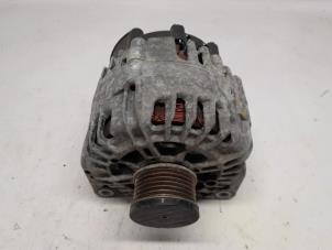 Gebruikte Dynamo Renault Laguna III Estate (KT) 2.0 16V Prijs € 47,25 Margeregeling aangeboden door Reclycar De Boer BV