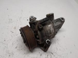 Gebruikte Aircopomp Dacia Duster (SR) 1.6 16V Prijs € 157,50 Margeregeling aangeboden door Reclycar De Boer BV