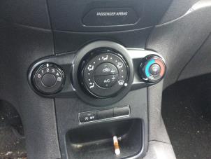 Gebruikte Chaufage Bedieningspaneel Ford Fiesta 6 (JA8) 1.0 Ti-VCT 12V 65 Prijs € 52,50 Margeregeling aangeboden door Reclycar De Boer BV